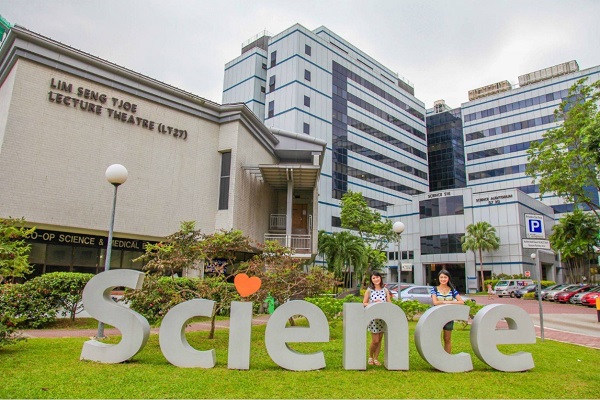 香港大学校园风景.png