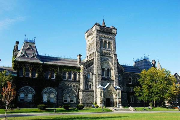 加拿大大学校园.png
