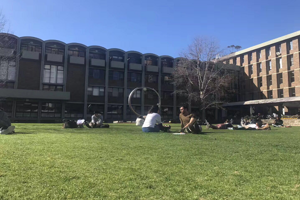 新南威尔士大学