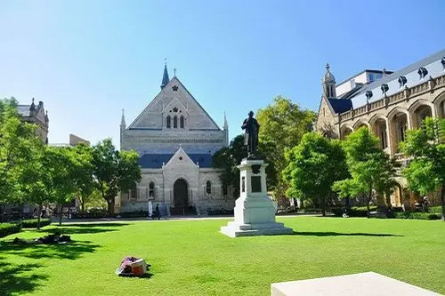 墨尔本大学公共政策与管理