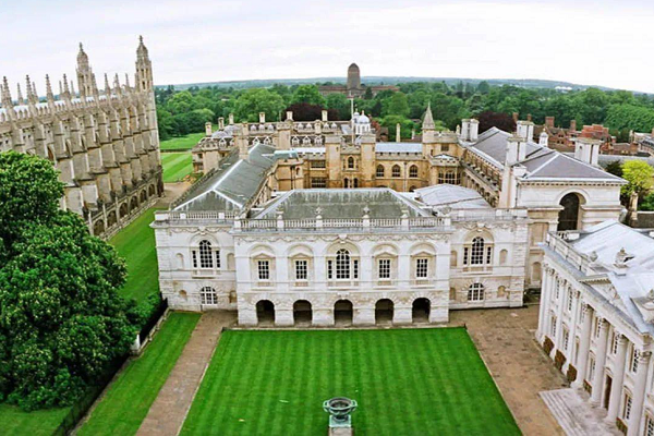 英国朴次茅斯大学应该语言学本科课程补习